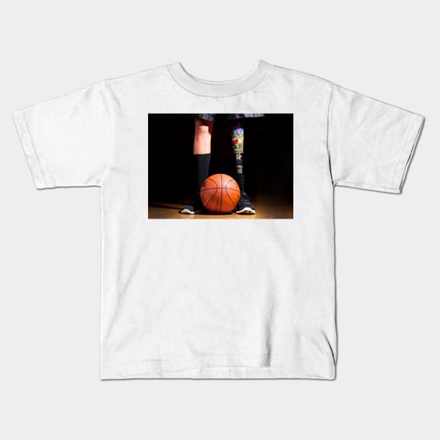 Amputee basketball athlete (C022/6881) Kids T-Shirt by SciencePhoto